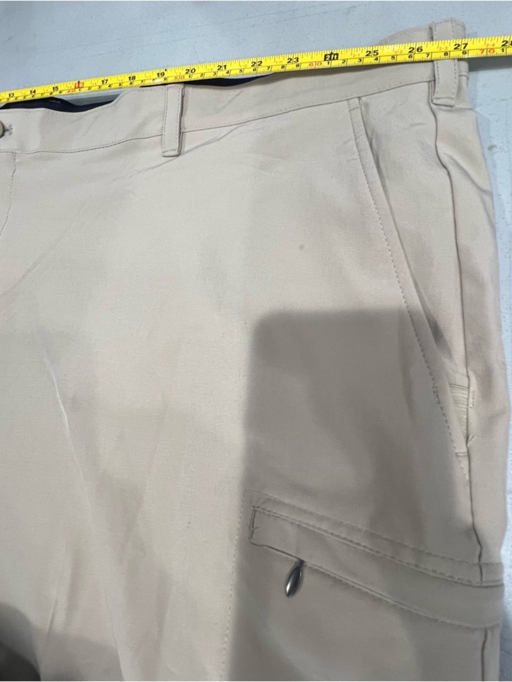 IZOD Mens Golf Swing Flex Cargo Shorts Size 54 Khaki Beige Moisture Wicking - Picture 5 of 12